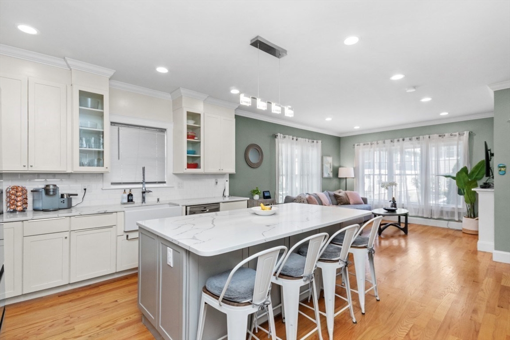 87 Sunnyside St 87