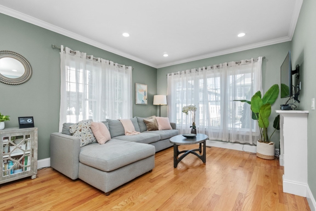 87 Sunnyside St 87
