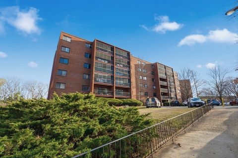 Photo of 2 Summit Dr #68, Reading, MA 01867 (MLS # 73461923)