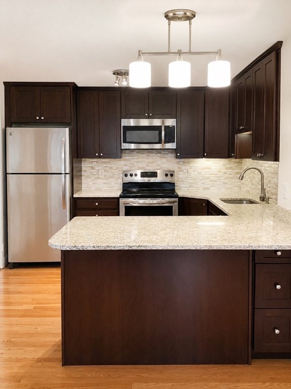 Click for 1105 Lexington Street B4 U9, Waltham, MA slideshow