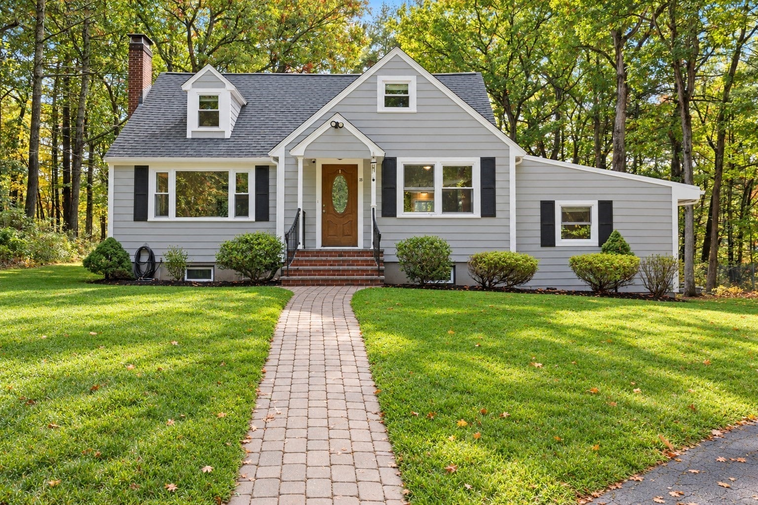 Photo of 35 Pine St, Sharon, MA