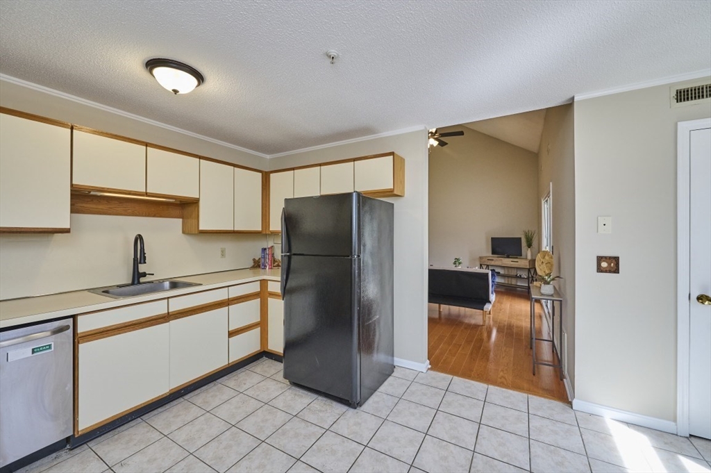 124 Tennis Plaza Rd 42