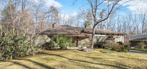 Photo of 64 Oak Hill Rd, Worcester, MA 01609 (MLS # 73464475)