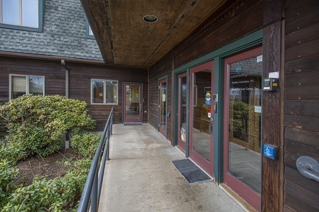 32 Industrial Dr E