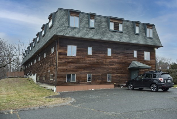32 Industrial Dr E