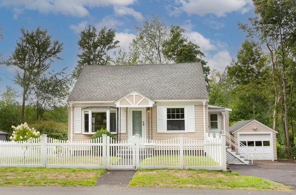 13 BROOK ST, READING, MA 01867 - Image 3ddfebba7df06355f3a535da95a8a353/3625302183