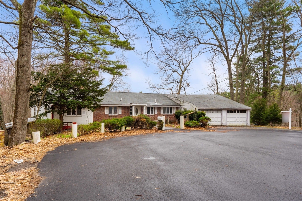 47 Riverside Dr