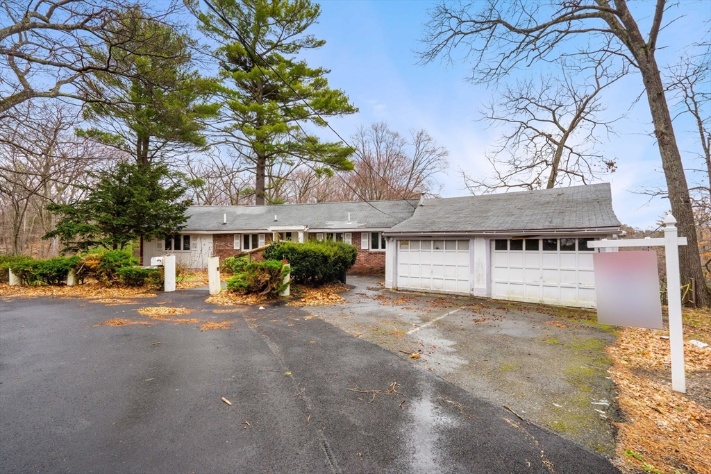 47 Riverside Dr