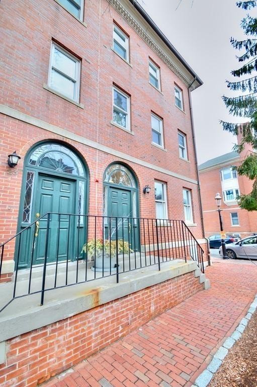 21 Main St A