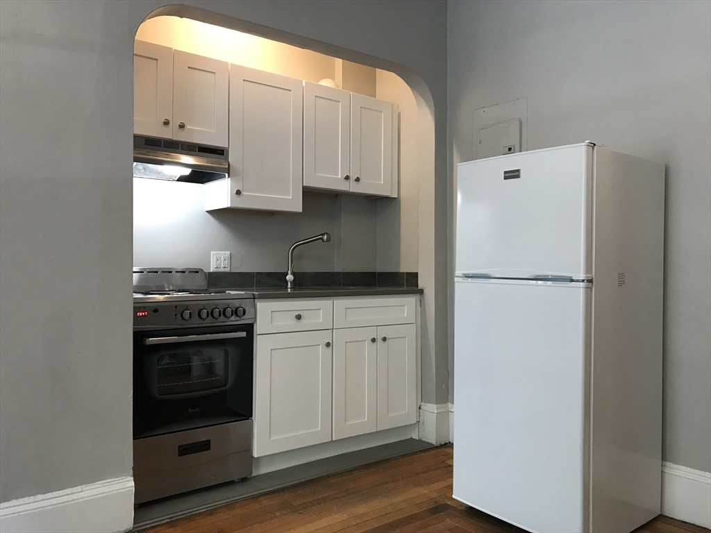 Click for 24 Peterborough St #3, Boston, MA slideshow