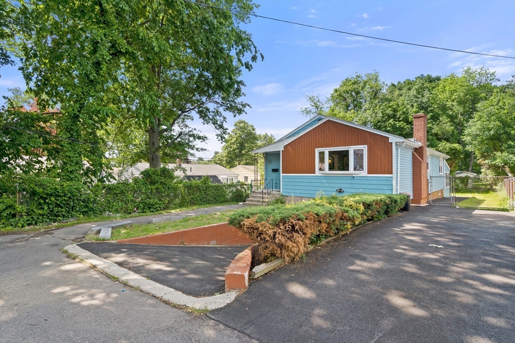 2 Canaan St