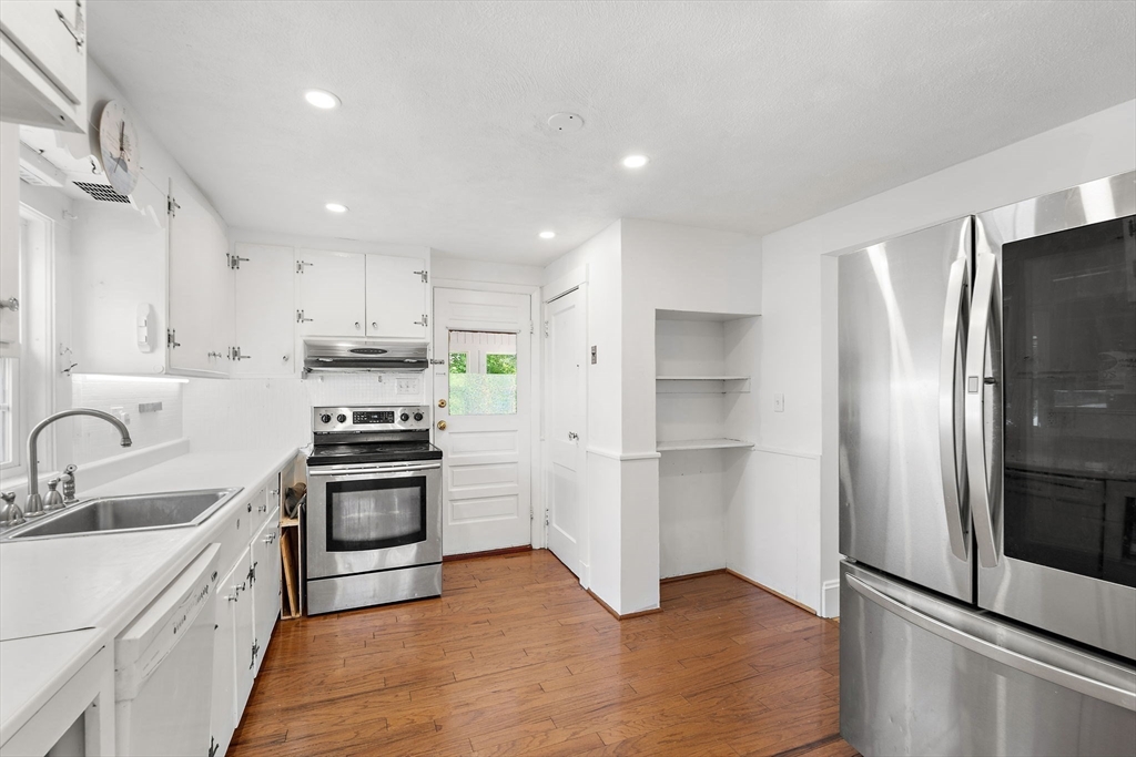 74 Galen St