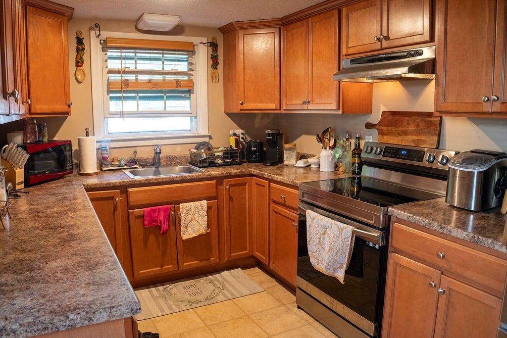 130 Littleton St, Springfield, MA Photo #17