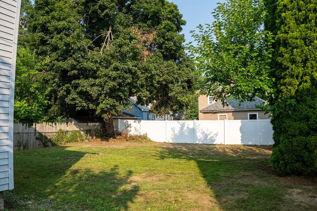 130 Littleton St, Springfield, MA Photo #32