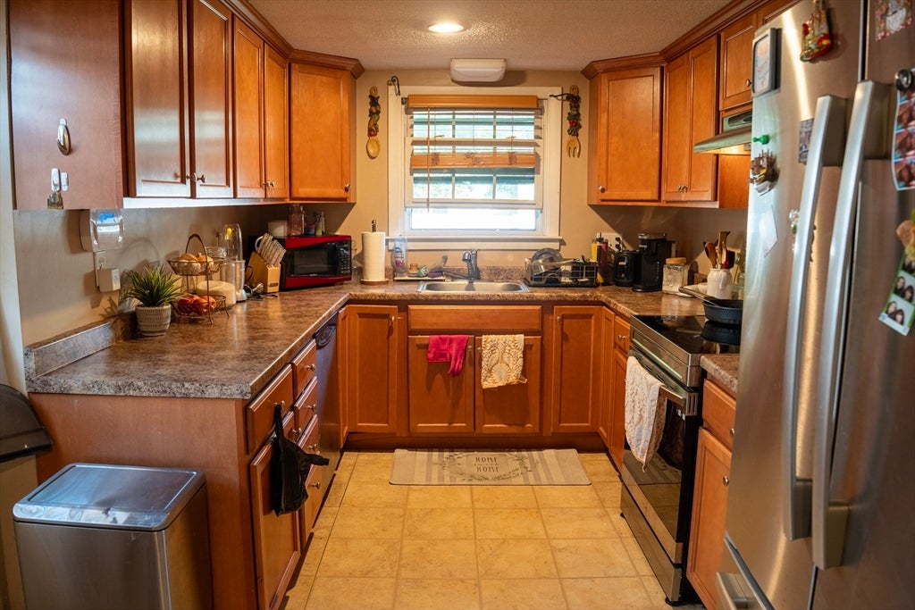 130 Littleton St, Springfield, MA Photo #16