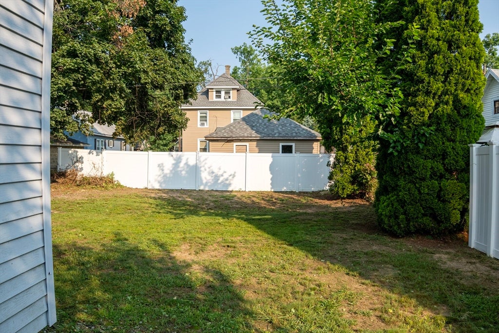 130 Littleton St, Springfield, MA Photo #33