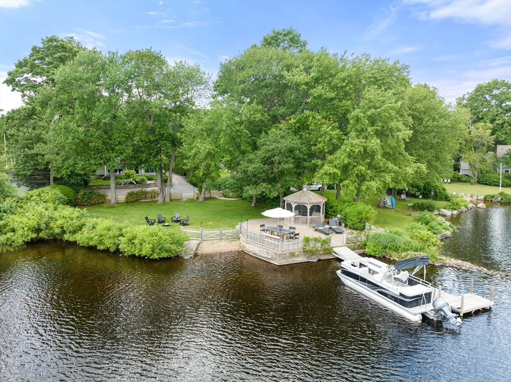 49 Beach Rd