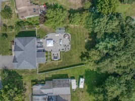 17 Manor Ave