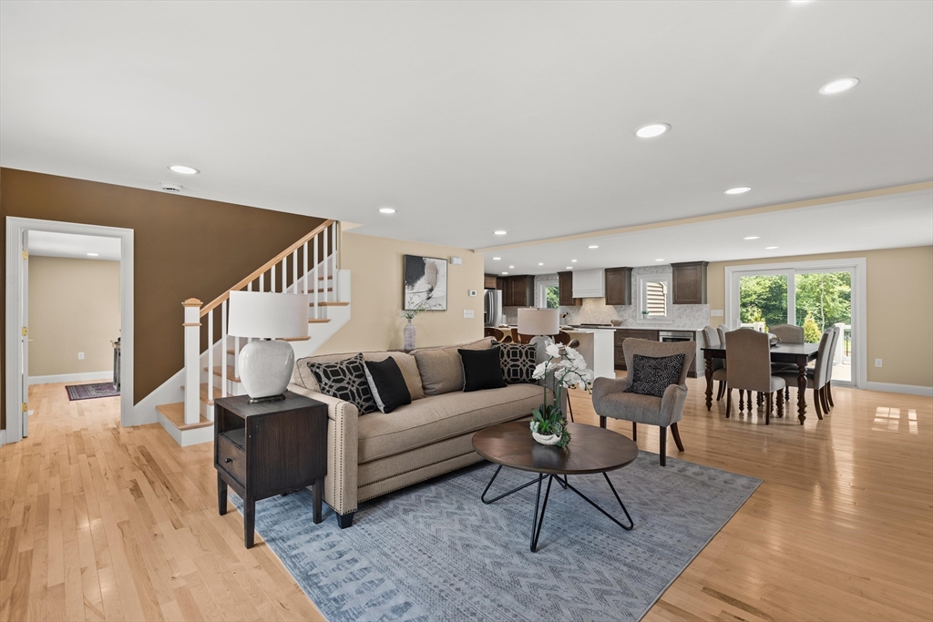 366 Center St