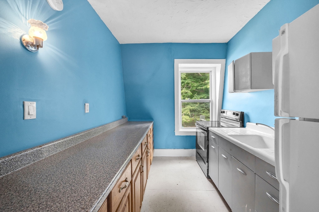 Ware, Massachusetts 01082, United States, 5 Bedrooms Bedrooms, ,2 BathroomsBathrooms,Residential,Contingent,186871