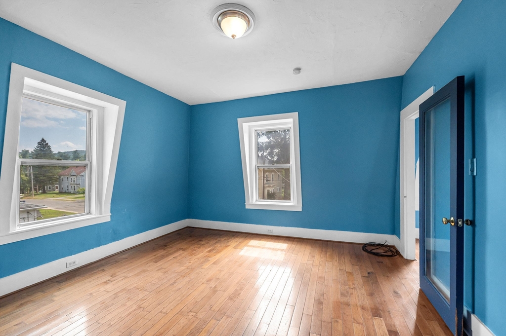 Ware, Massachusetts 01082, United States, 5 Bedrooms Bedrooms, ,2 BathroomsBathrooms,Residential,Contingent,186871