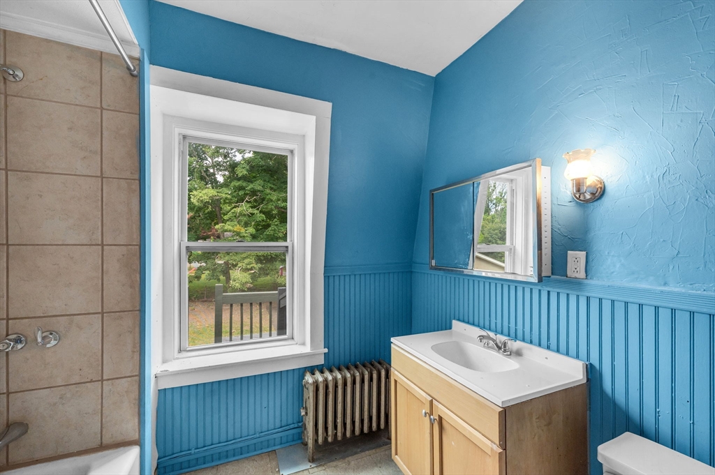 Ware, Massachusetts 01082, United States, 5 Bedrooms Bedrooms, ,2 BathroomsBathrooms,Residential,Contingent,186871