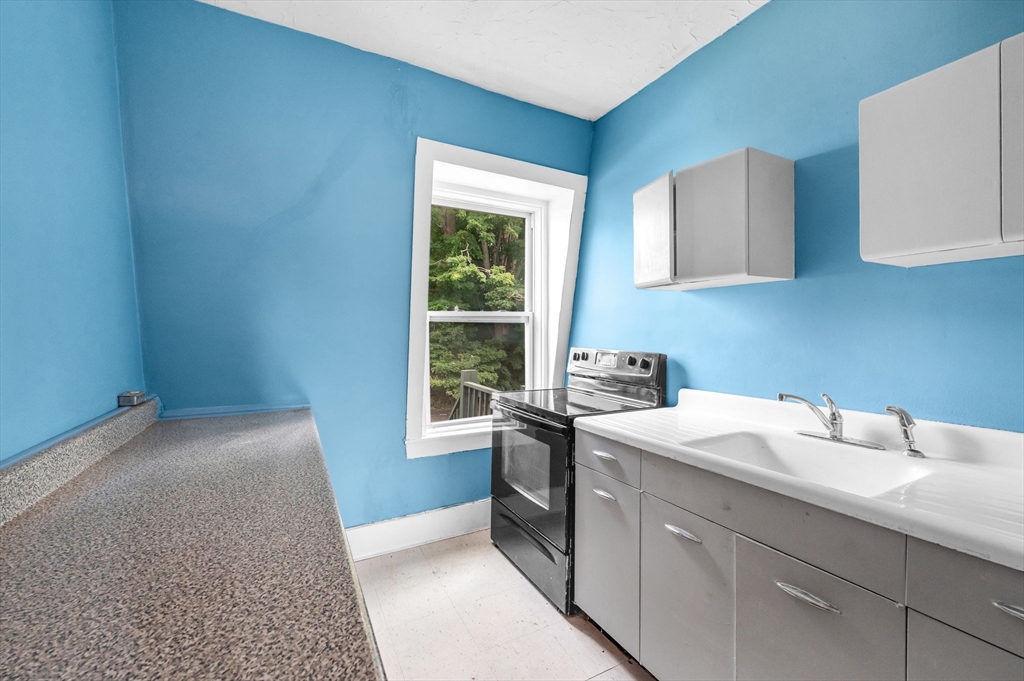 Ware, Massachusetts 01082, United States, 5 Bedrooms Bedrooms, ,2 BathroomsBathrooms,Residential,Contingent,186871