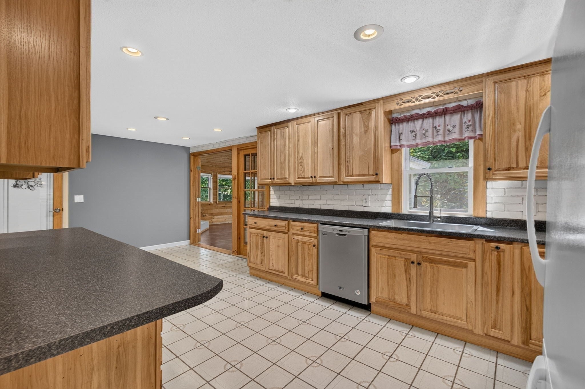 12 Sunset Cir, Derry, NH, 12 Sunset Cir, Derry, NH Photo #8