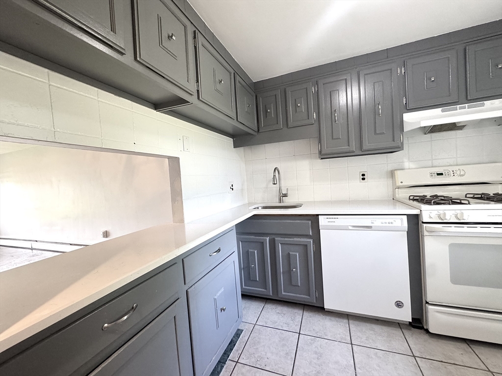 315 Neponset St 66