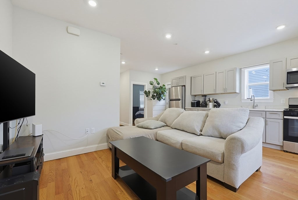 31 Saint Casimir Ave, Brockton, MA Photo #4