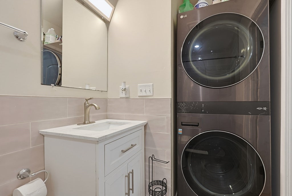 31 Saint Casimir Ave, Brockton, MA Photo #17