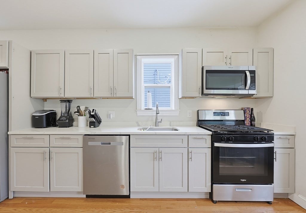 31 Saint Casimir Ave, Brockton, MA Photo #6