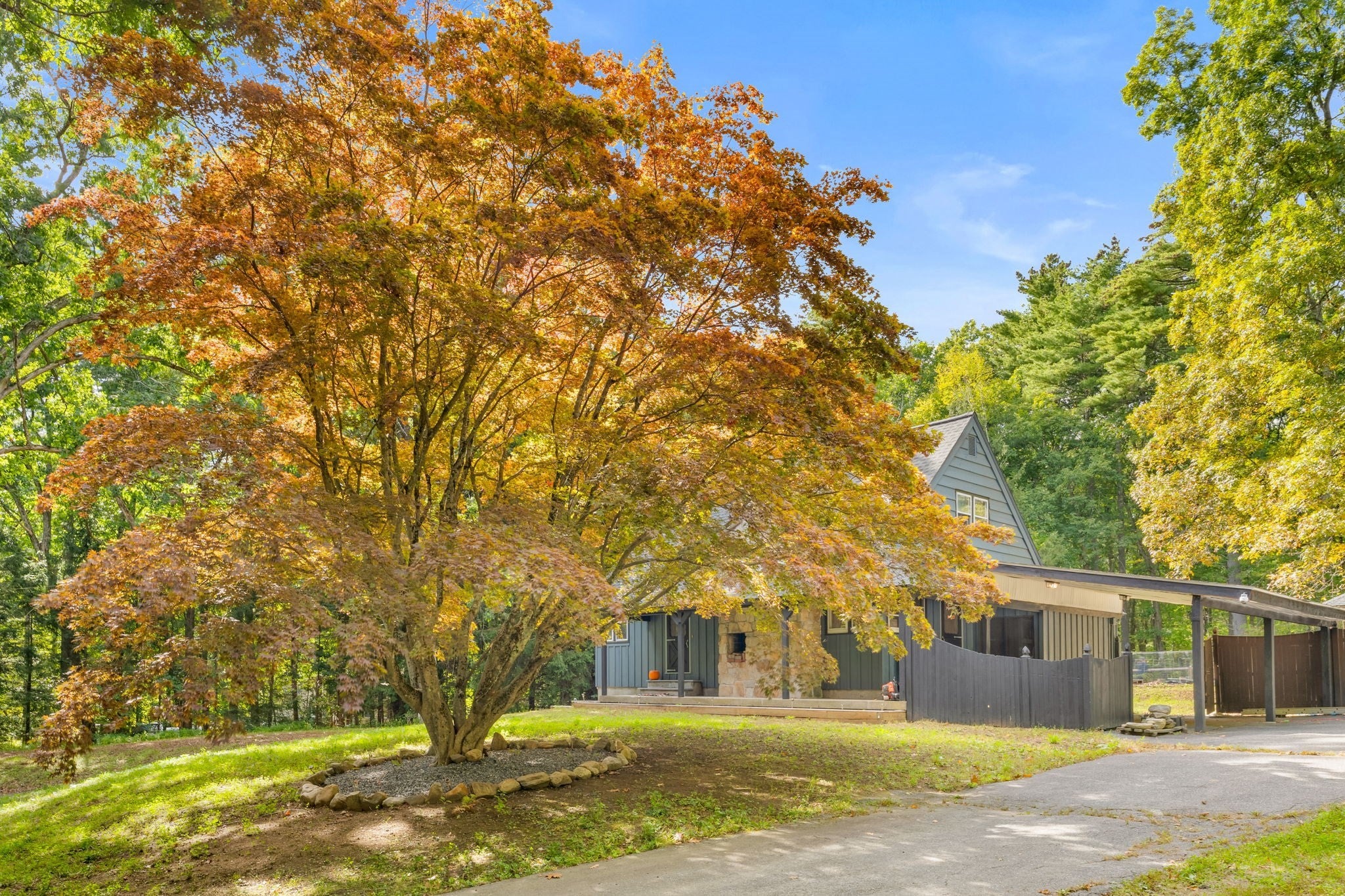 143 Hudson Rd