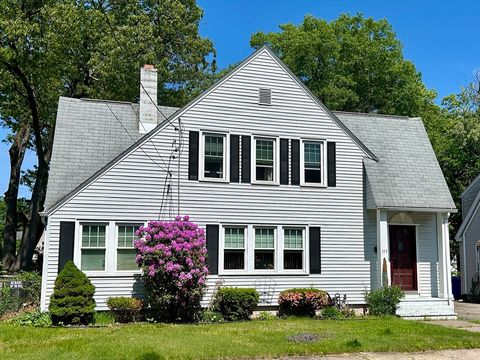 153 Carver St Springfield MA 01108