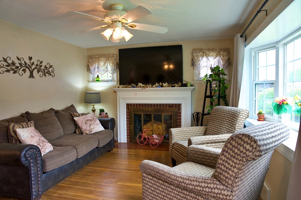 35 Hillsdale Rd