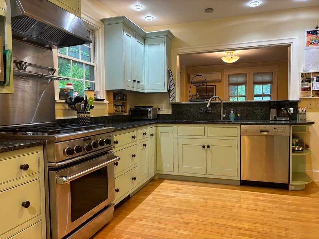100 Dana ST, Amherst, MA, 100 Dana ST, Amherst, MA Photo #12