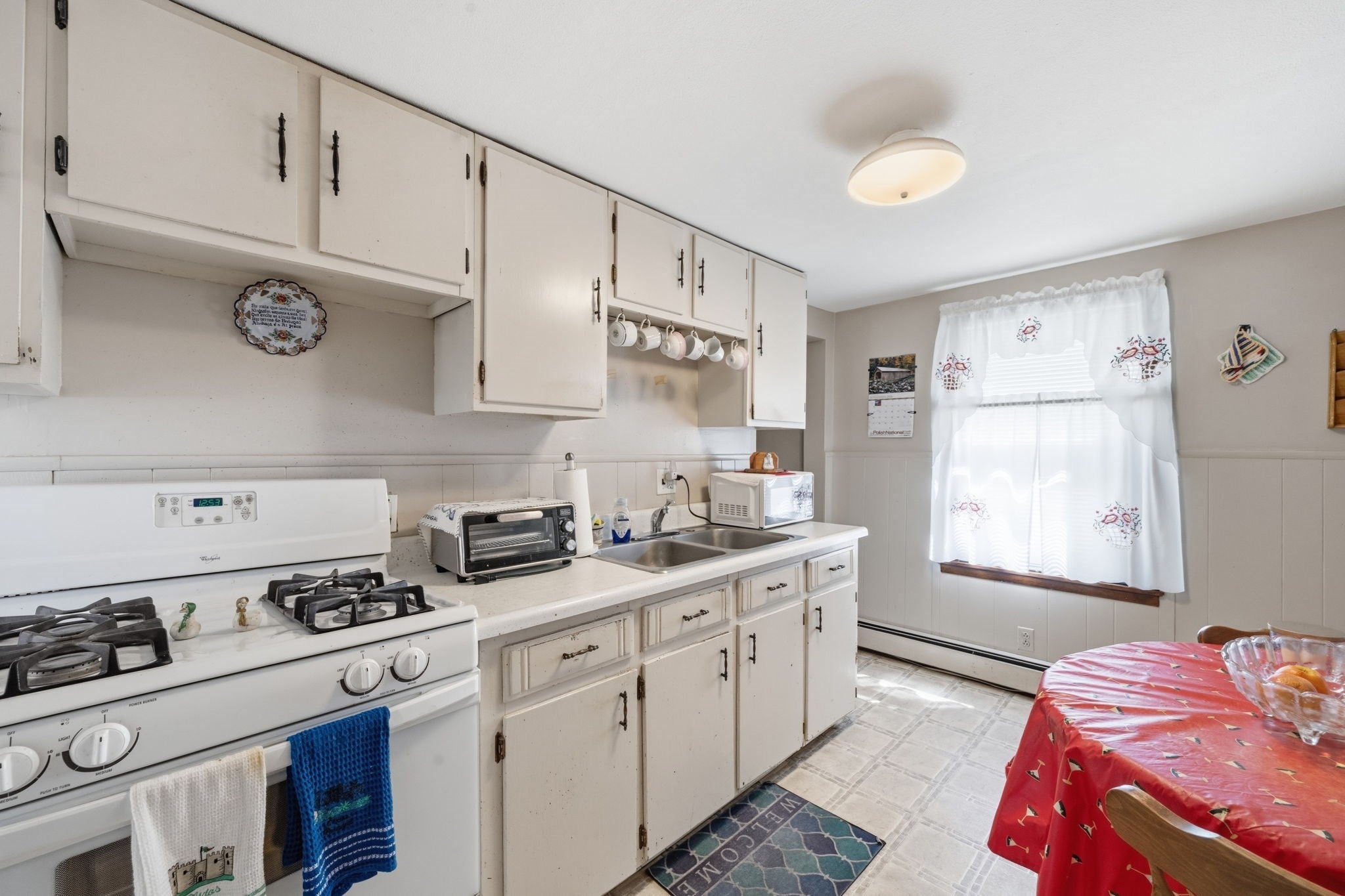 37 Howard St, Chicopee, MA, 37 Howard St, Chicopee, MA Photo #20