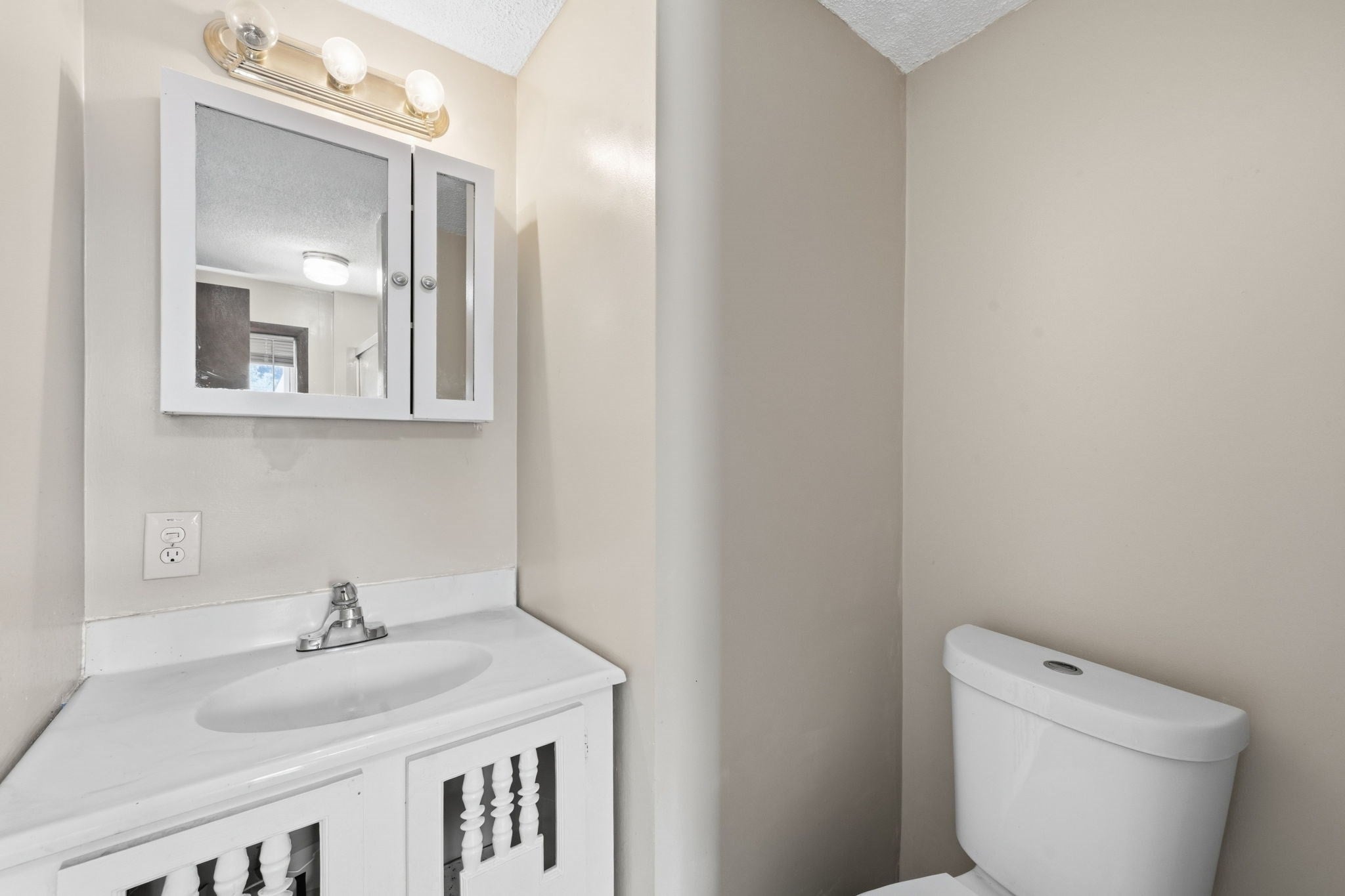 37 Howard St, Chicopee, MA, 37 Howard St, Chicopee, MA Photo #33