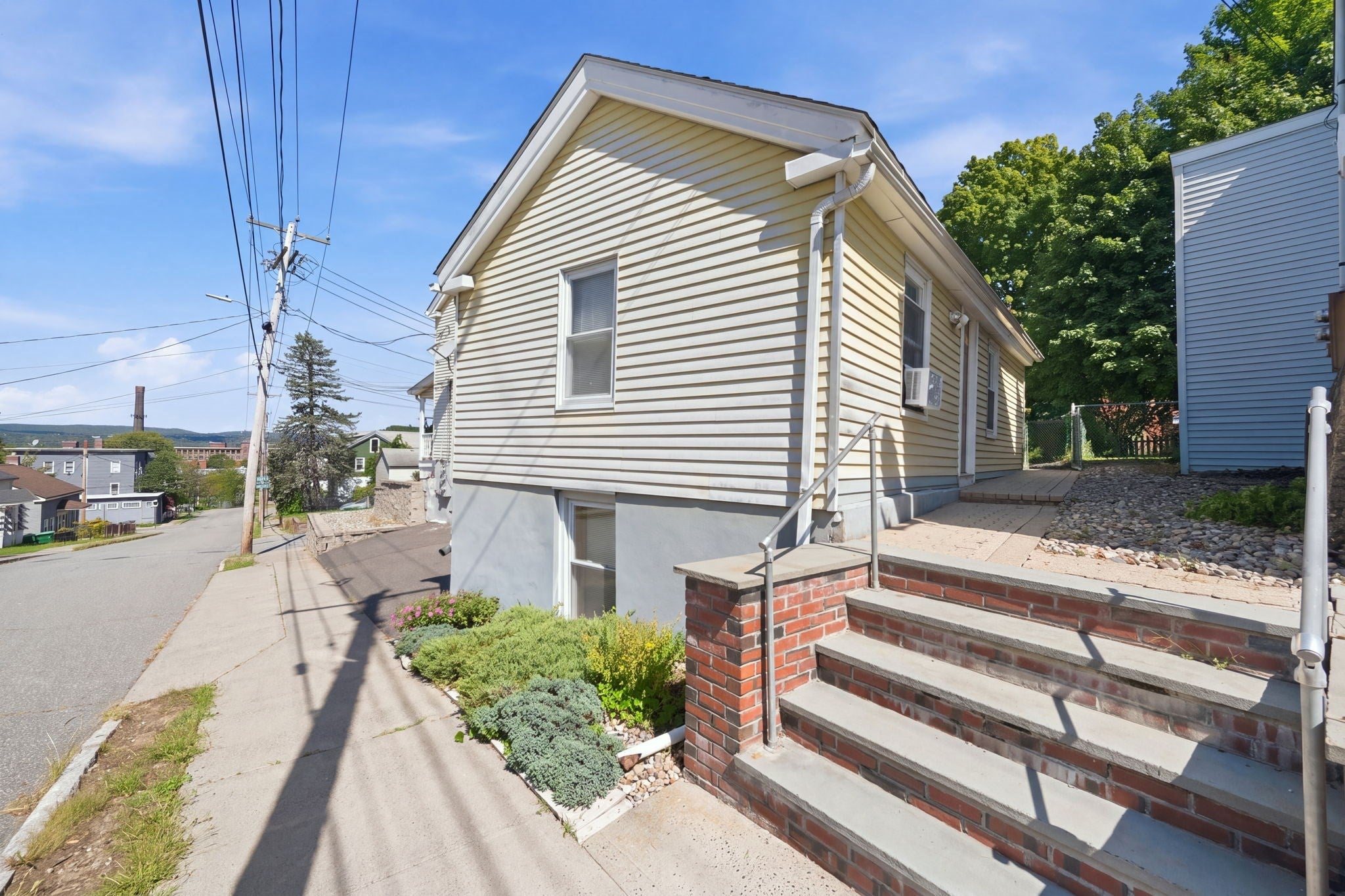 37 Howard St, Chicopee, MA, 37 Howard St, Chicopee, MA Photo #5