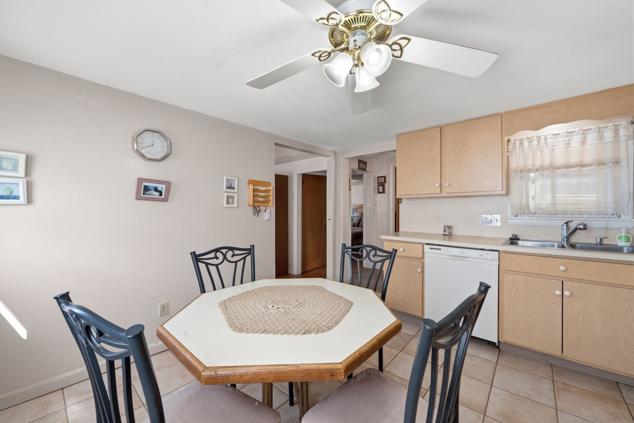 37 Howard St, Chicopee, MA, 37 Howard St, Chicopee, MA Photo #14