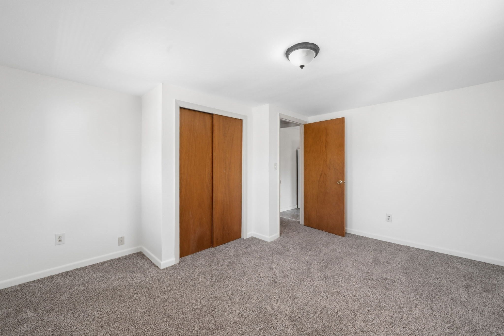 37 Howard St, Chicopee, MA, 37 Howard St, Chicopee, MA Photo #23