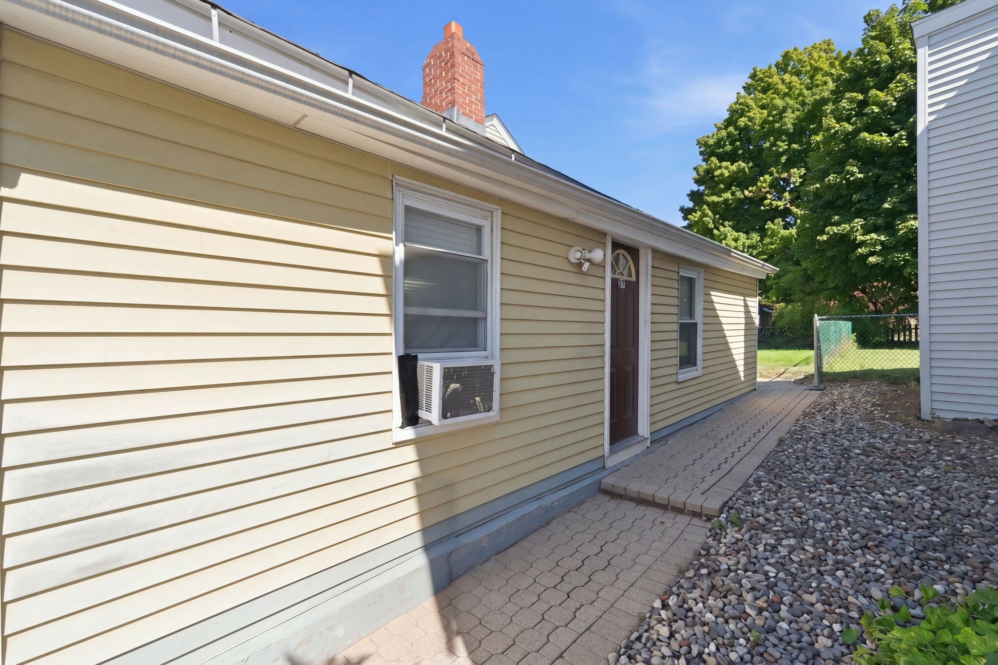 37 Howard St, Chicopee, MA, 37 Howard St, Chicopee, MA Photo #7
