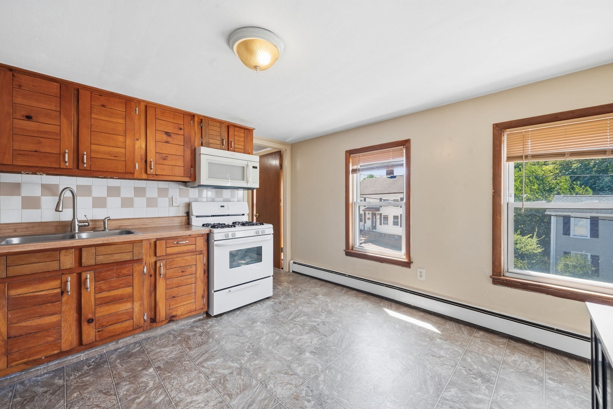 37 Howard St, Chicopee, MA, 37 Howard St, Chicopee, MA Photo #16