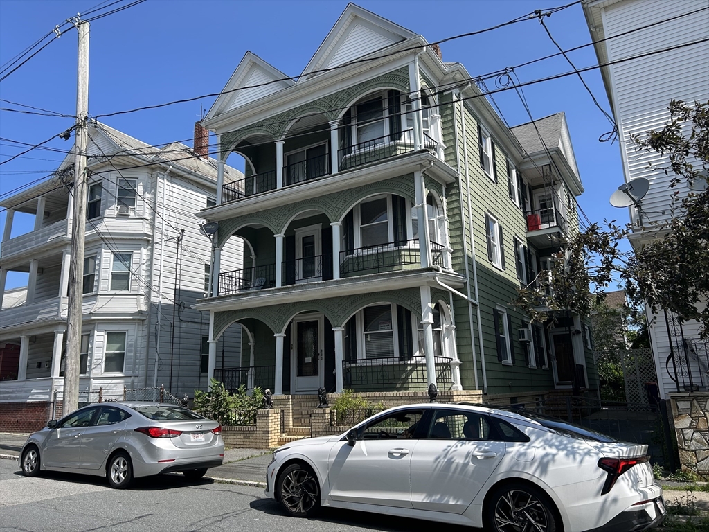 Click for 33 Sidney Street #2, New Bedford, MA slideshow