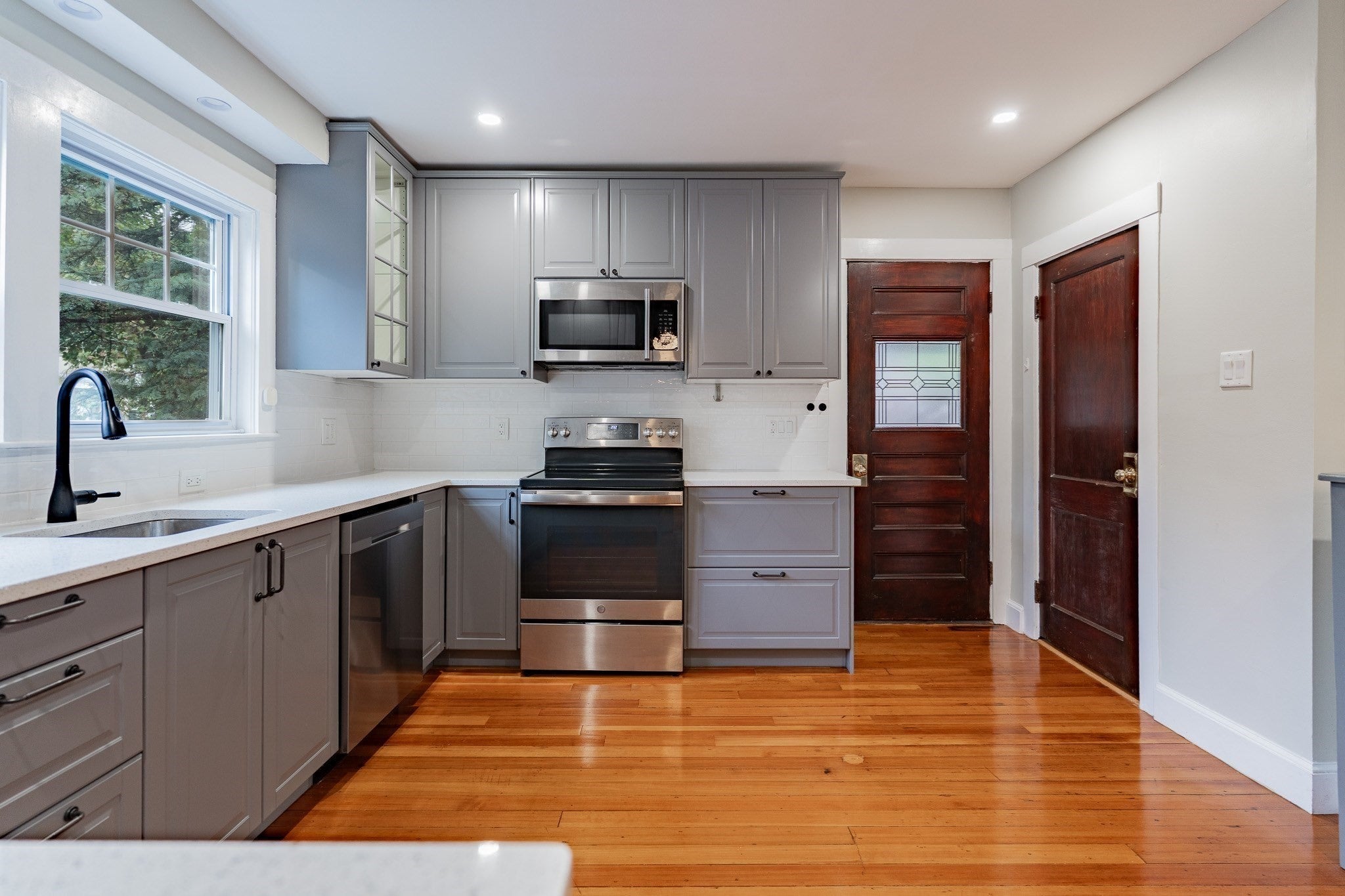 35 Rossmere ST #1, Newton, MA Photo #2
