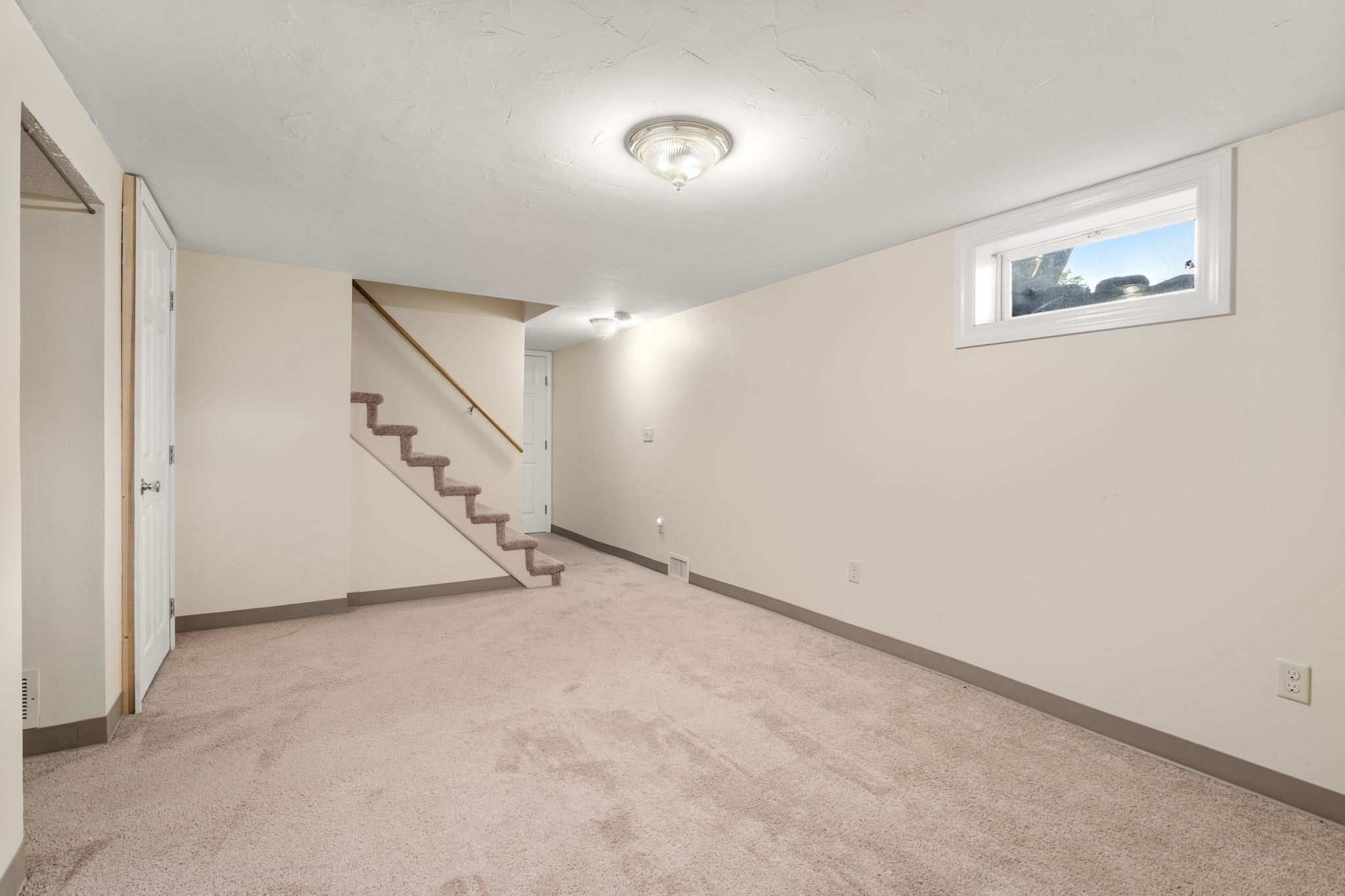 11 Munroe Dr, Plainville, MA Photo #23
