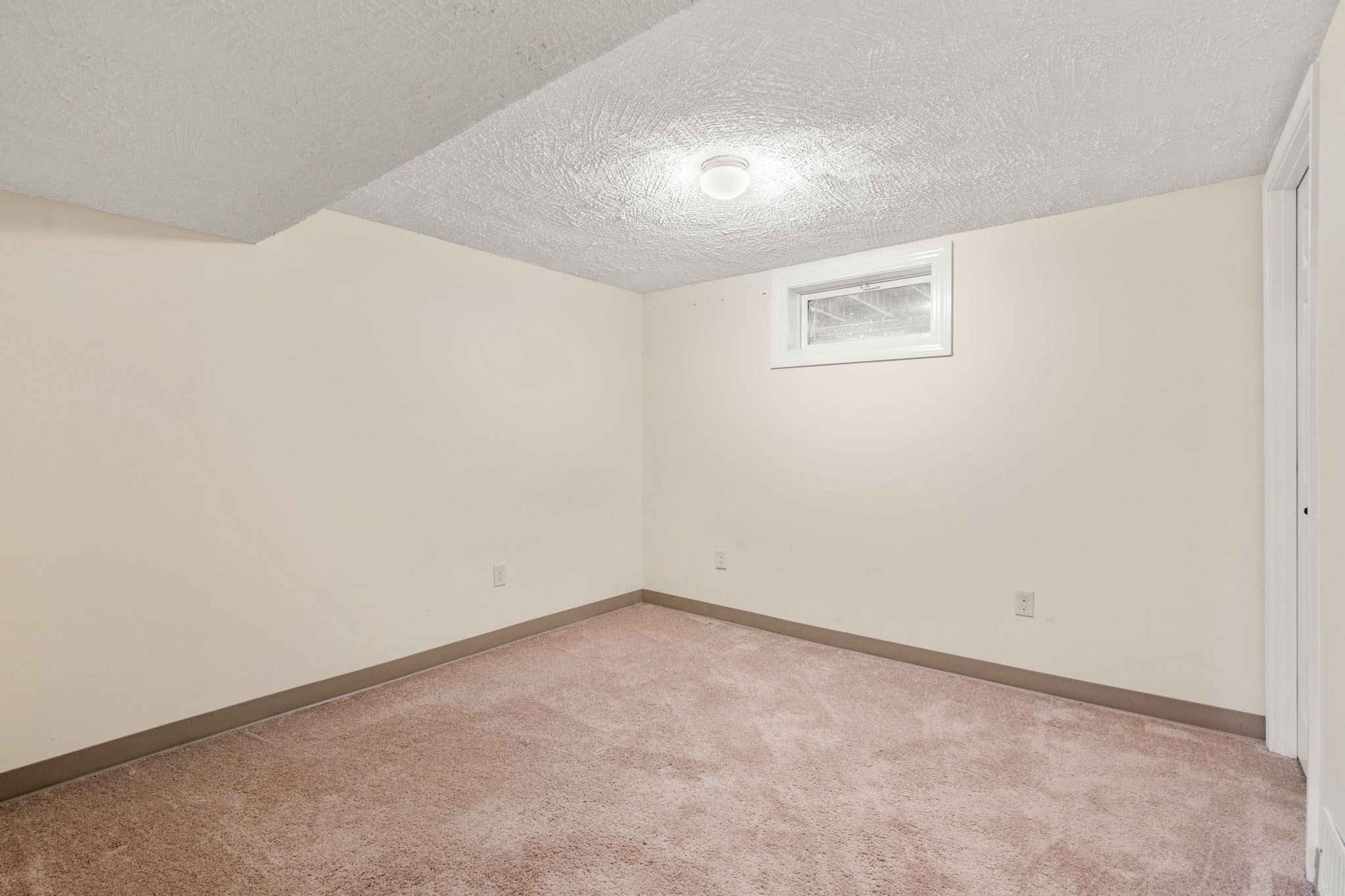 11 Munroe Dr, Plainville, MA Photo #25