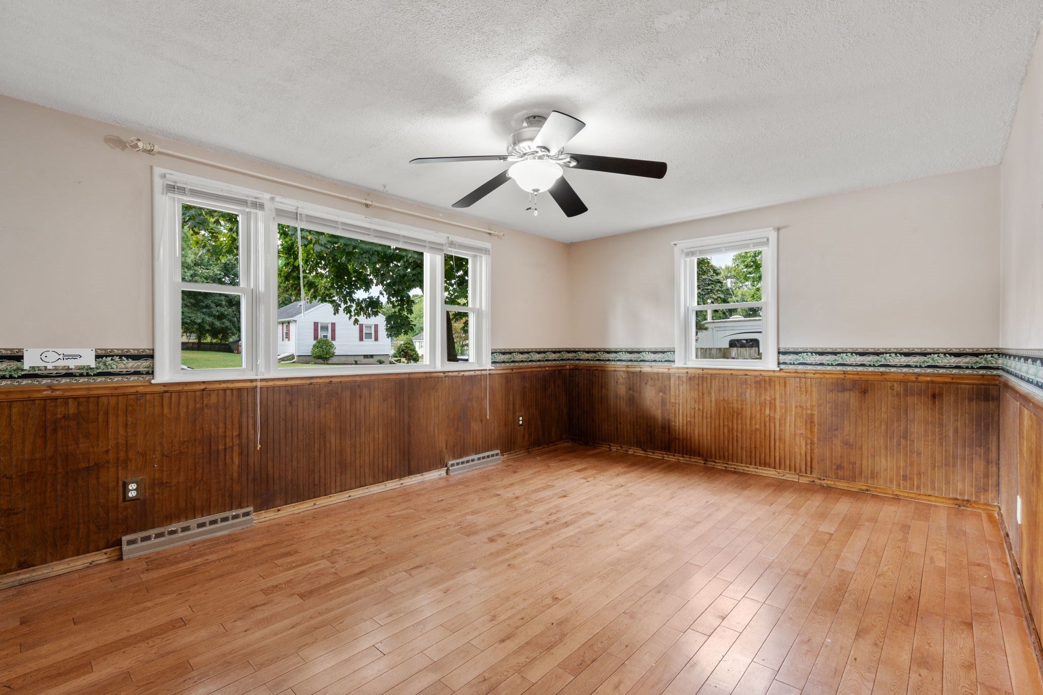 11 Munroe Dr, Plainville, MA Photo #8