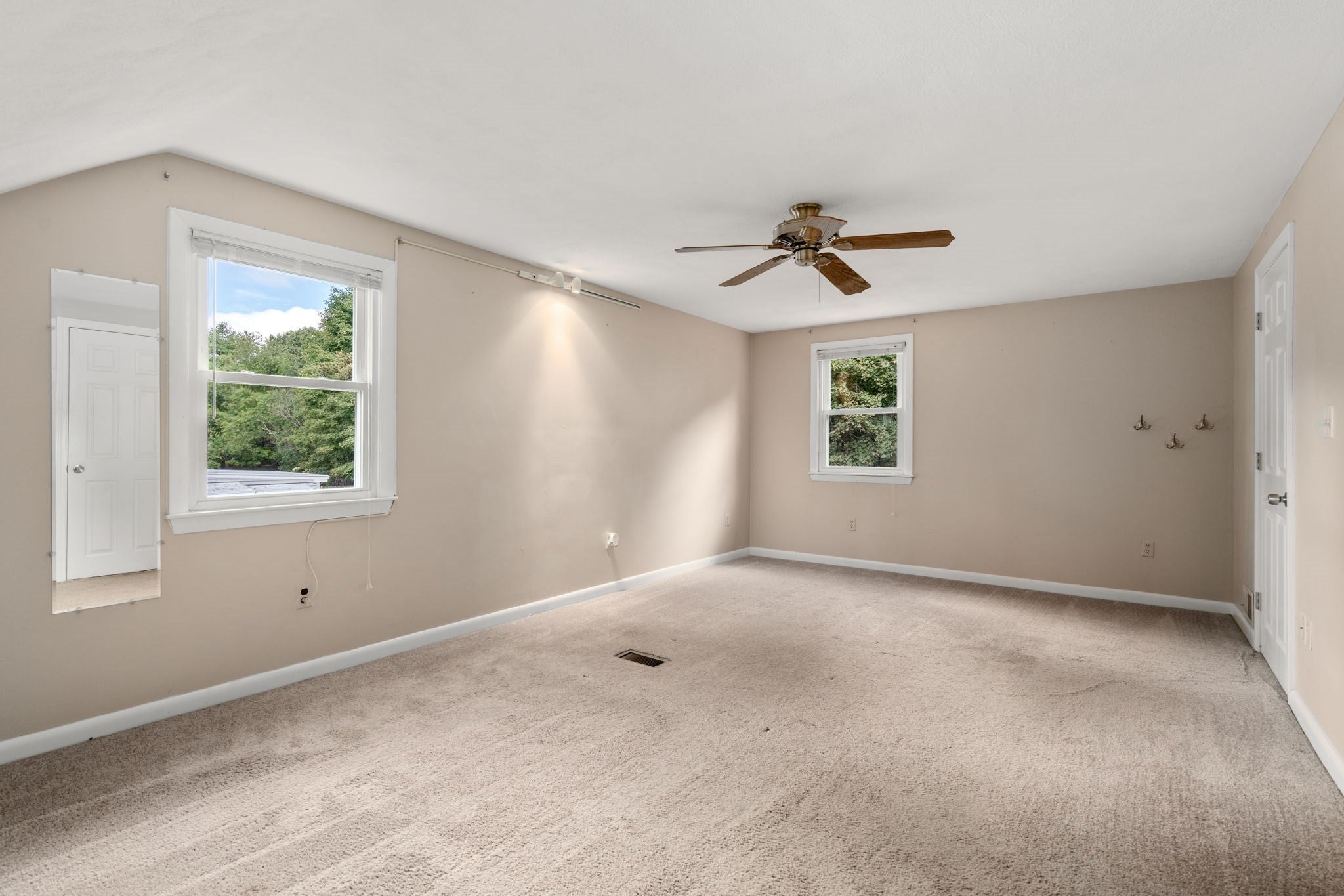 11 Munroe Dr, Plainville, MA Photo #19