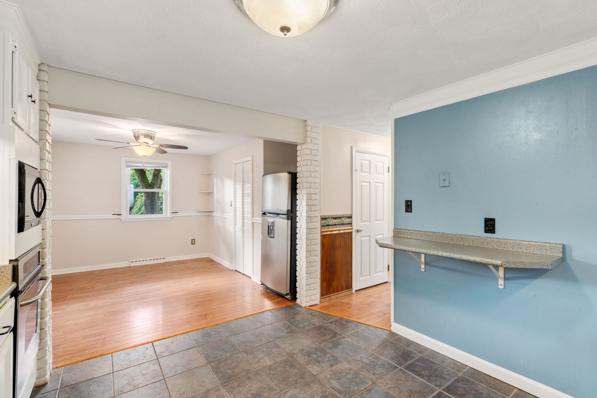 11 Munroe Dr, Plainville, MA Photo #4